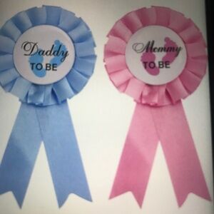Willbond Mommy And Daddy to Be Badges Tinplate Pin Blue And Pink Color